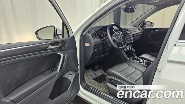 Volkswagen Tiguan 2018 — photo 13