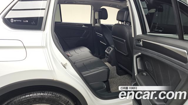Volkswagen Tiguan 2018 — photo 17