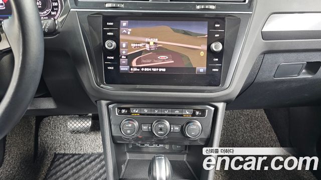 Volkswagen Tiguan 2018 — photo 18