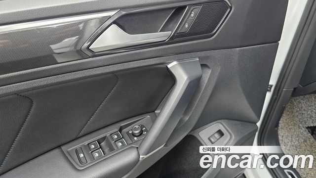 Volkswagen Tiguan 2018 — photo 25