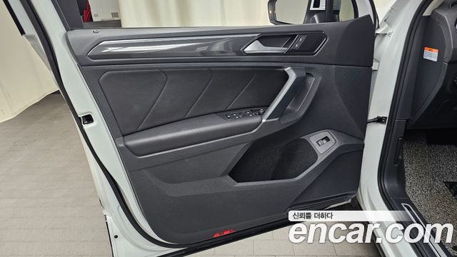 Volkswagen Tiguan 2018 — photo 14