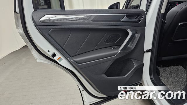 Volkswagen Tiguan 2018 — photo 15