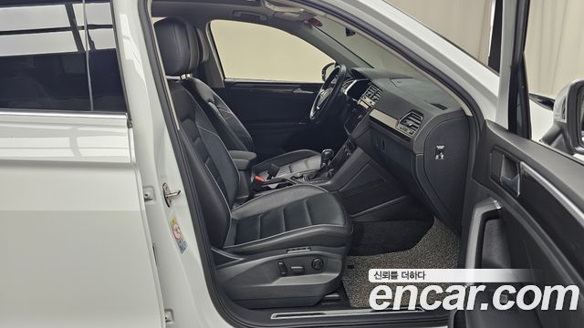 Volkswagen Tiguan 2018 — photo 16