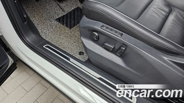 Volkswagen Tiguan 2018 — photo 28