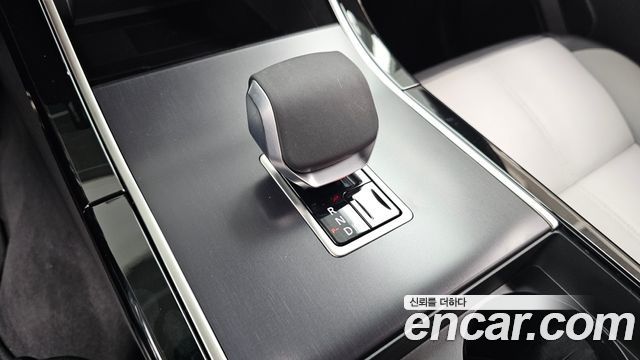 Land Rover Range Rover Velar 2026 — photo 12