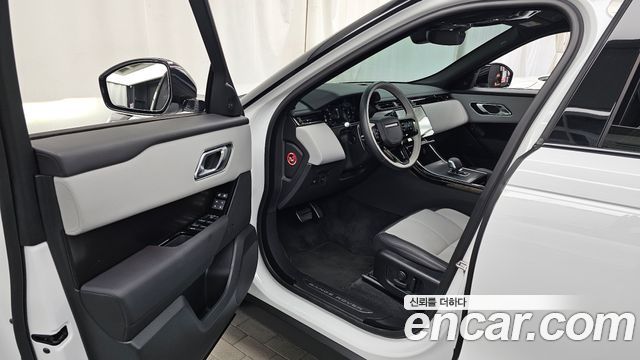 Land Rover Range Rover Velar 2026 — photo 13