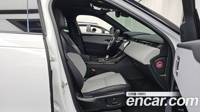 Land Rover Range Rover Velar 2026 — photo 17