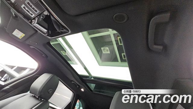 Land Rover Range Rover Velar 2026 — photo 23