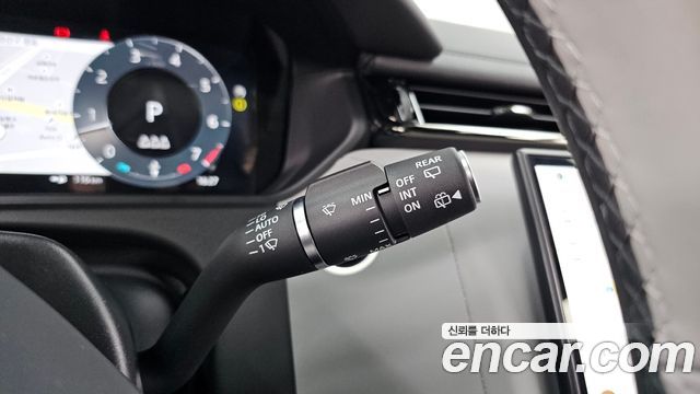 Land Rover Range Rover Velar 2026 — photo 24