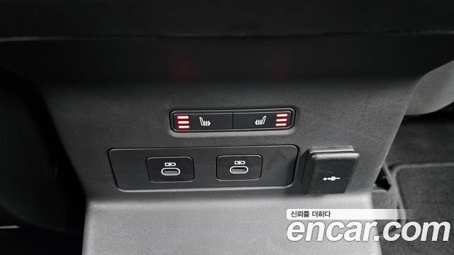 Land Rover Range Rover Velar 2026 — photo 25