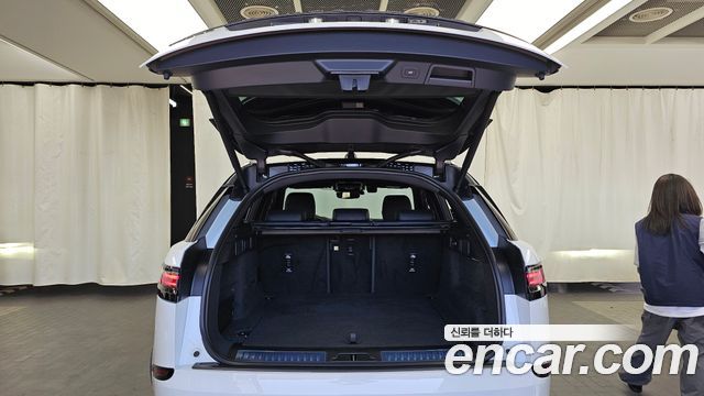 Land Rover Range Rover Velar 2026 — photo 26