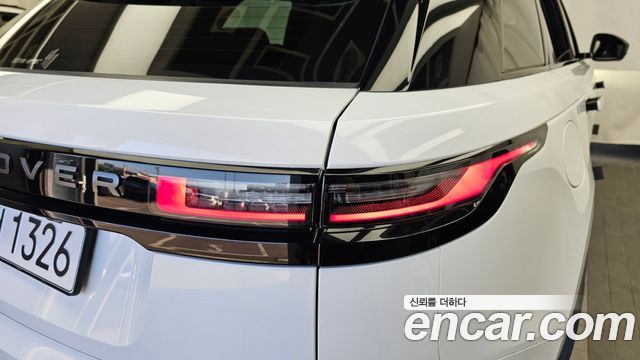 Land Rover Range Rover Velar 2026 — photo 9