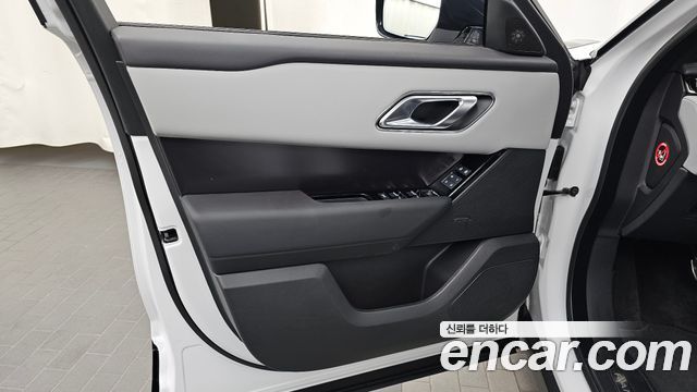 Land Rover Range Rover Velar 2026 — photo 14
