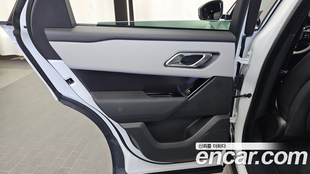 Land Rover Range Rover Velar 2026 — photo 15