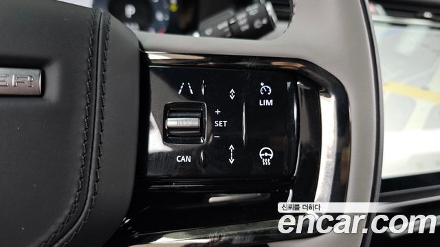 Land Rover Range Rover Velar 2026 — photo 16