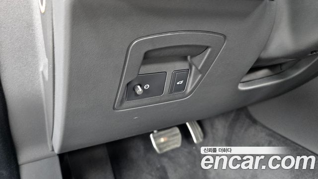 Land Rover Range Rover Velar 2026 — photo 30