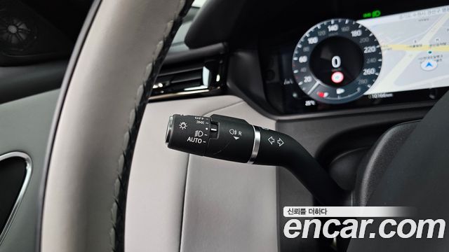 Land Rover Range Rover Velar 2026 — photo 35