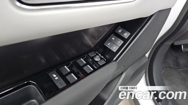Land Rover Range Rover Velar 2026 — photo 36