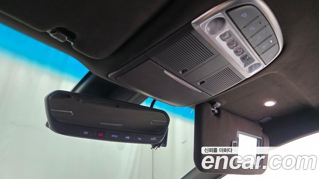 Genesis G90 2019 — photo 17