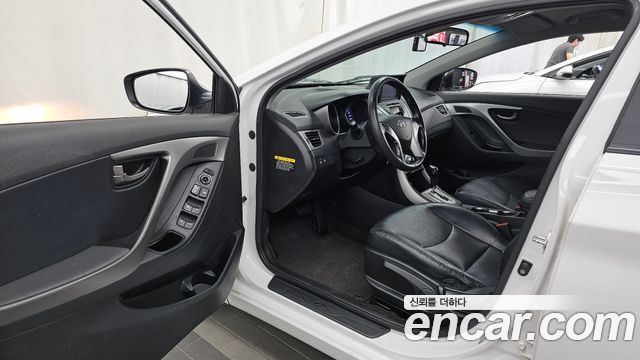 Hyundai AVANTE 2012 — photo 10