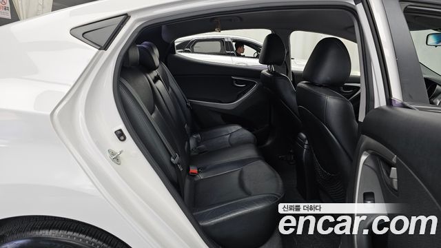 Hyundai AVANTE 2012 — photo 12