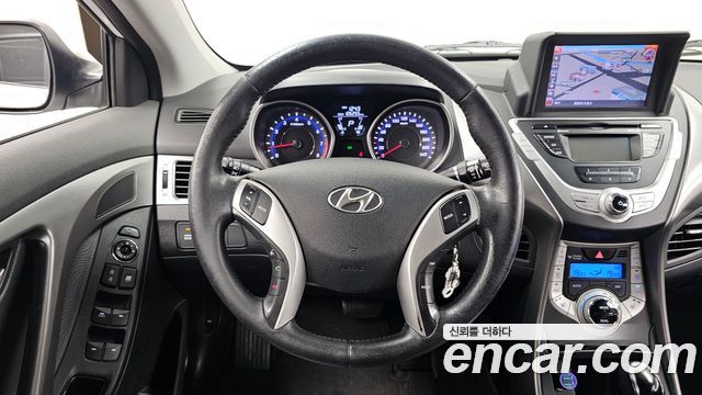 Hyundai AVANTE 2012 — photo 13