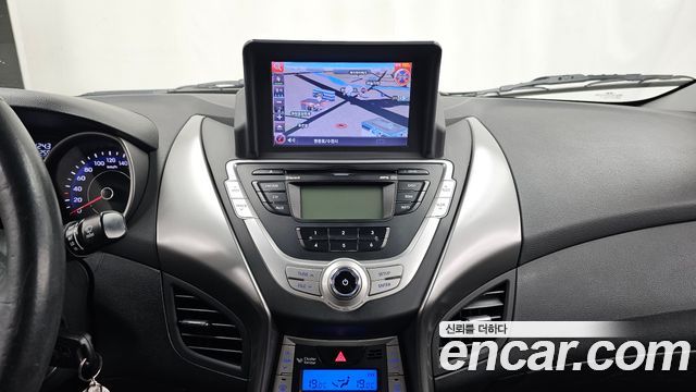 Hyundai AVANTE 2012 — photo 14
