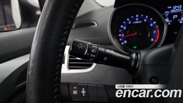 Hyundai AVANTE 2012 — photo 18