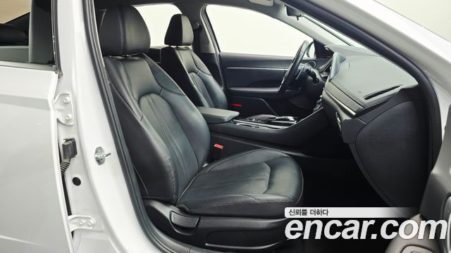 Hyundai Sonata 2022 — photo 16