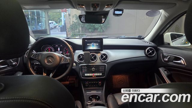 Mercedes-Benz GLA-Class 2019 — photo 9