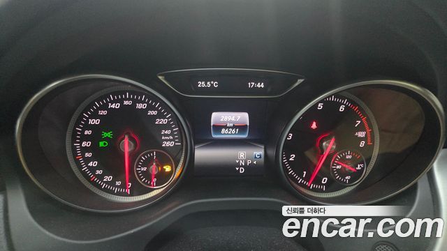 Mercedes-Benz GLA-Class 2019 — photo 19