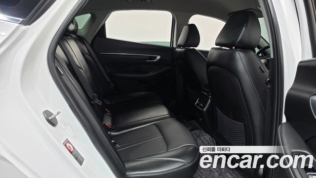 Hyundai Sonata 2023 — photo 18