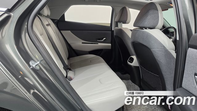 Hyundai AVANTE 2021 — photo 17
