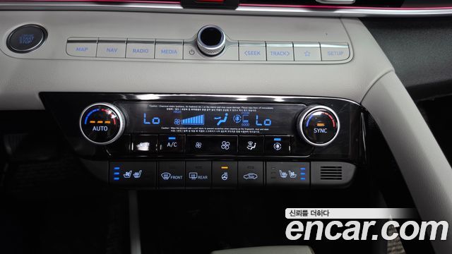 Hyundai AVANTE 2021 — photo 31