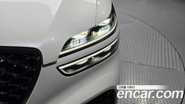 Genesis GV70 2022 — photo 8