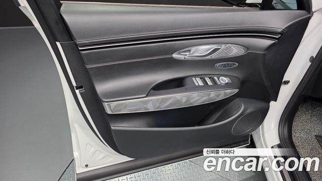 Genesis GV70 2022 — photo 14