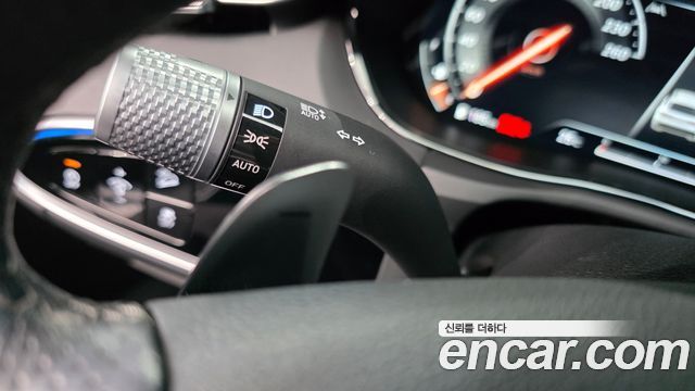 Genesis GV70 2022 — photo 28