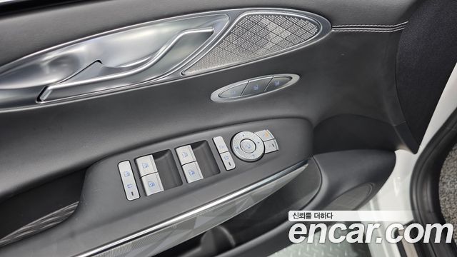 Genesis GV70 2022 — photo 29