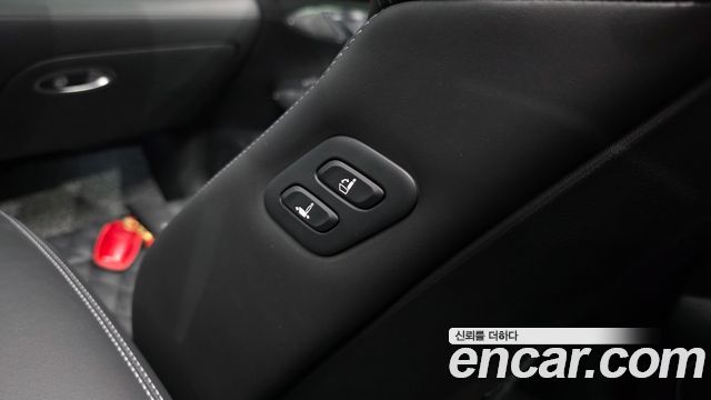 Genesis GV70 2022 — photo 30
