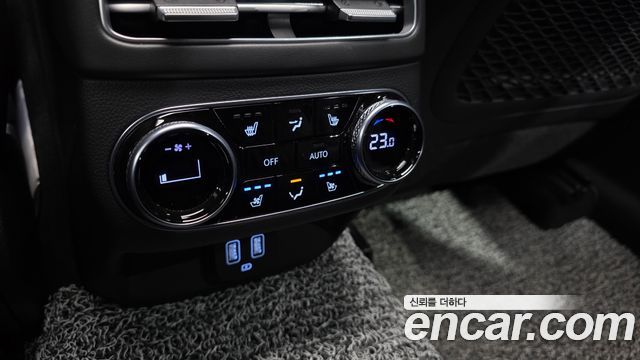 Genesis GV70 2022 — photo 31