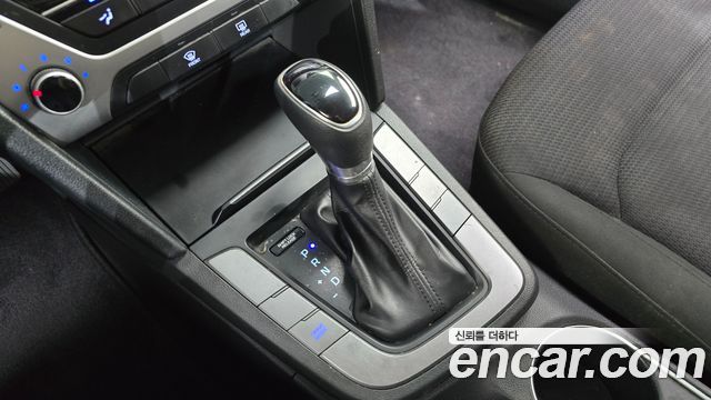 Hyundai AVANTE 2018 — photo 9
