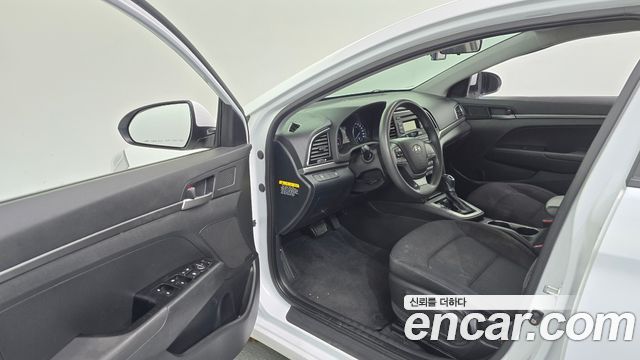 Hyundai AVANTE 2018 — photo 10