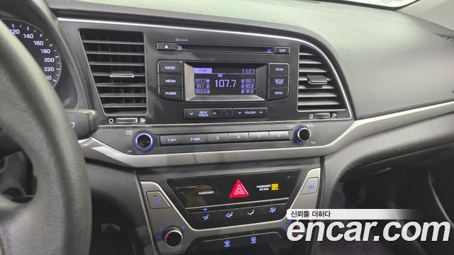 Hyundai AVANTE 2018 — photo 13