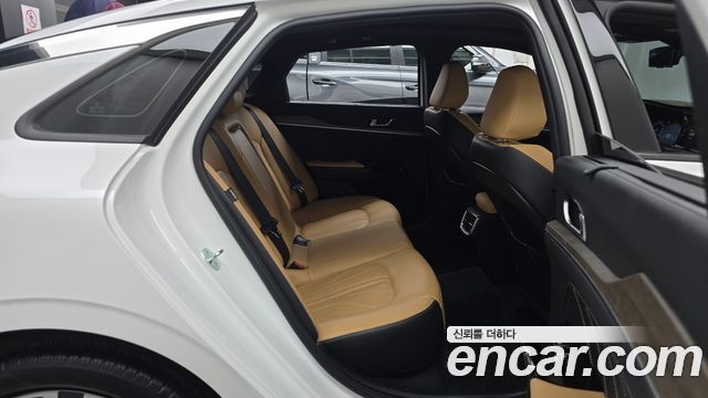 Kia K5 2023 — photo 17