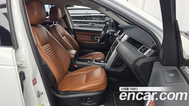 Land Rover Discovery Sport 2015 — photo 11