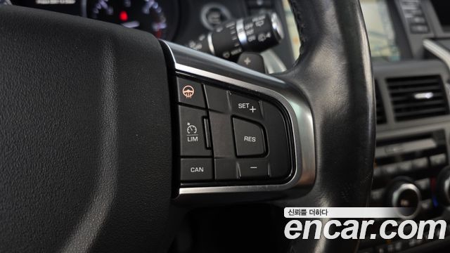 Land Rover Discovery Sport 2015 — photo 17
