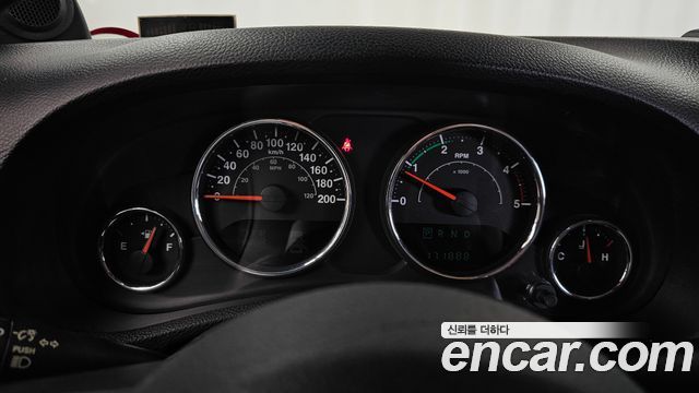 Jeep Wrangler 2013 — photo 8
