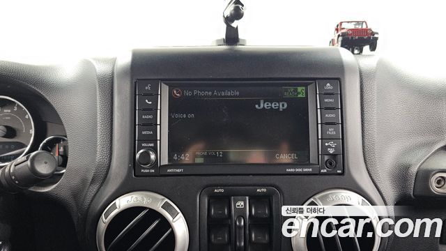 Jeep Wrangler 2013 — photo 16