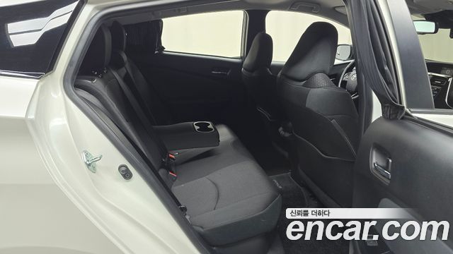 Toyota Prius 2020 — photo 17