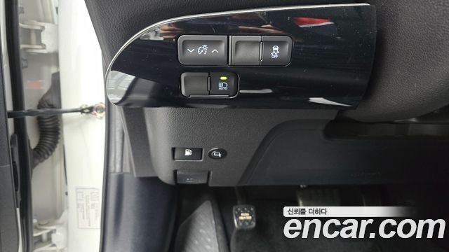 Toyota Prius 2020 — photo 21